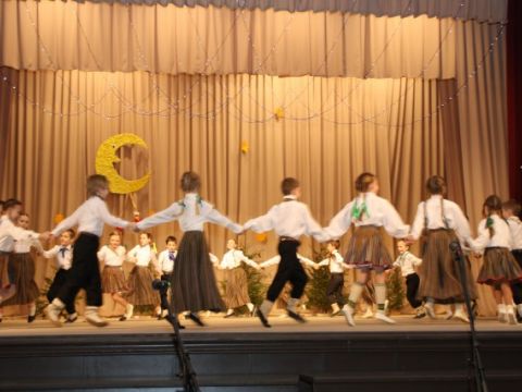 Muzikālā izrāde &quot;Eža Pukšķa zelta zābaciņi&quot;, eglīte 1.-5. klases skolēniem, 20.12.2011., foto Anita Jaunzeme