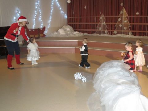 Ziemassvētku pasākumi bērnudārzā Augšlīgatnē. Foto: Silvija Rijniece un Gunita Liepiņa