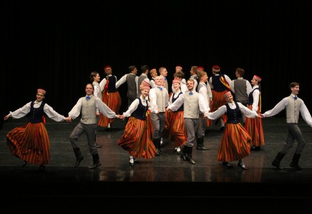 Cēsu novada deju kolektīviem augsti novērtējumi skatē